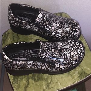 Easy Works Women’s Clogs